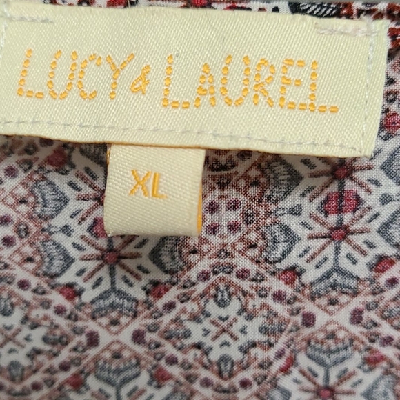 Lucy & Laurel Split V-neck Top size XL - Picture 4 of 7